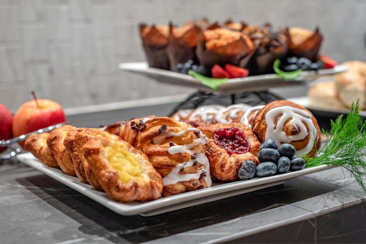 Sheraton Suites Wilmington Downtown Екстериор снимка