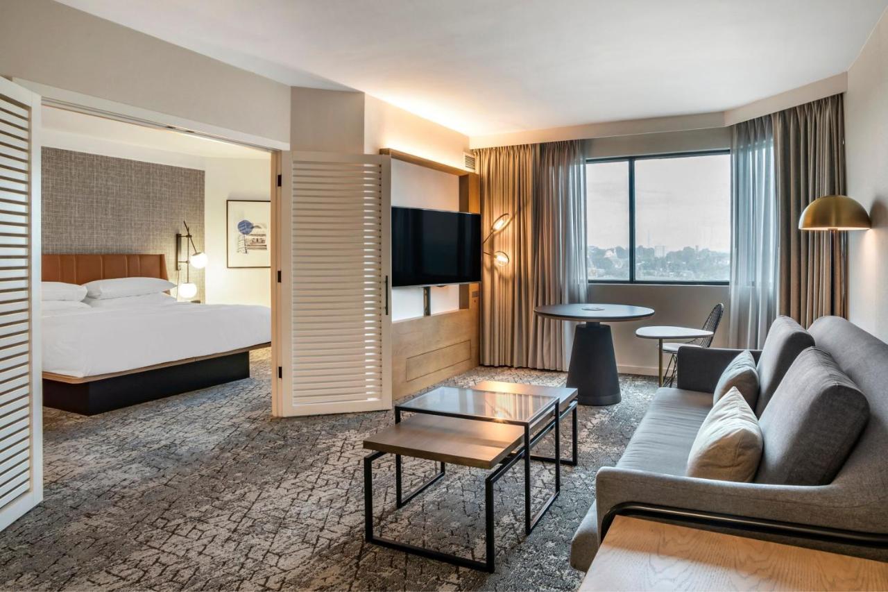 Sheraton Suites Wilmington Downtown Екстериор снимка