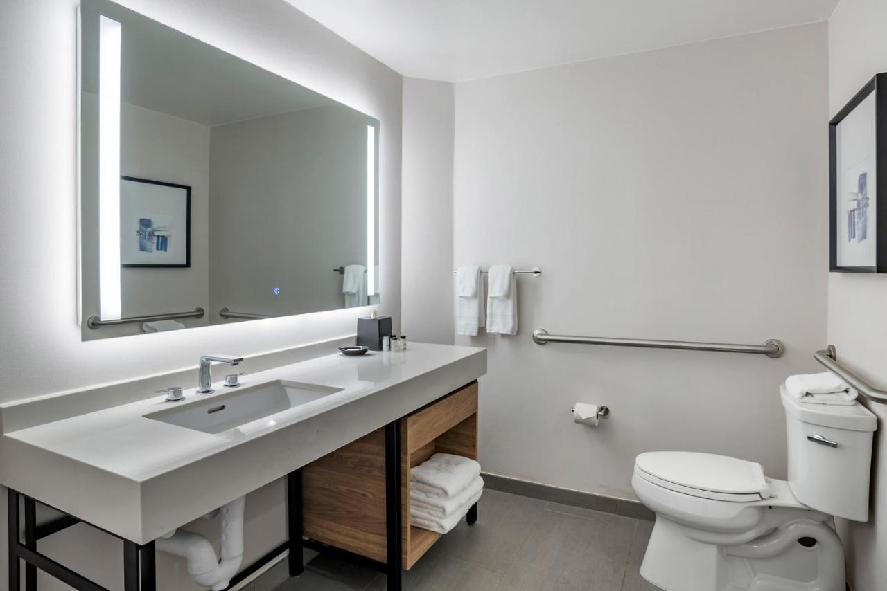 Sheraton Suites Wilmington Downtown Екстериор снимка