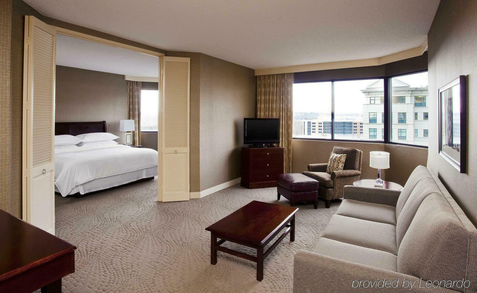 Sheraton Suites Wilmington Downtown Екстериор снимка